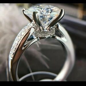 Gorgeous Cubic Zirconia Engagement Ring